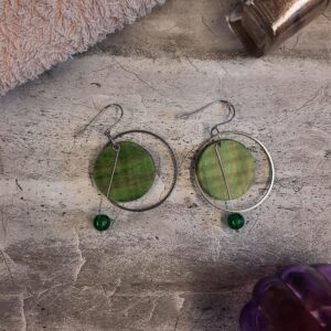 Boucles d’oreilles rondes en bois - univers – bijou artisanal léger et élégant