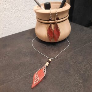 Collier en bois Elégance - Bijou artisanal sur commande