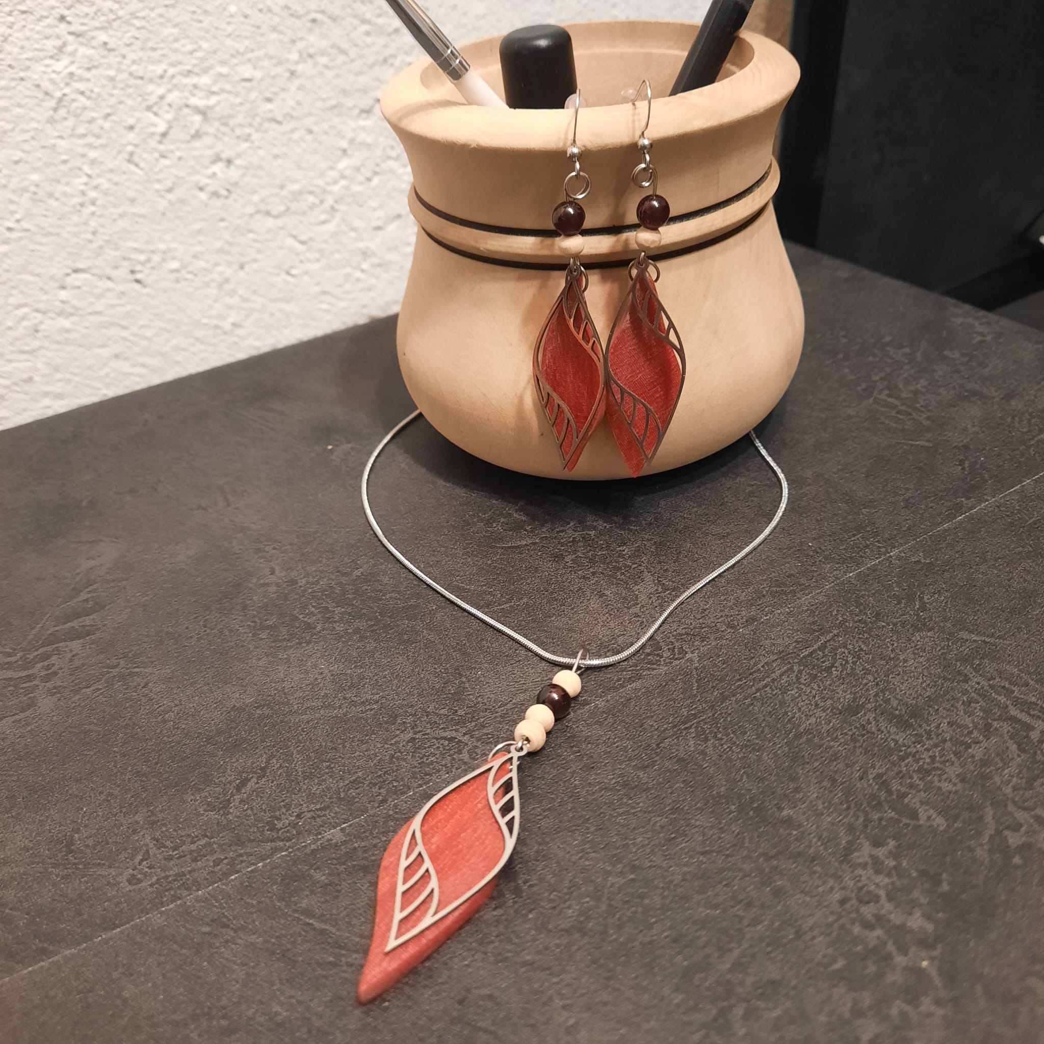 Collier en bois Elégance - Bijou artisanal sur commande